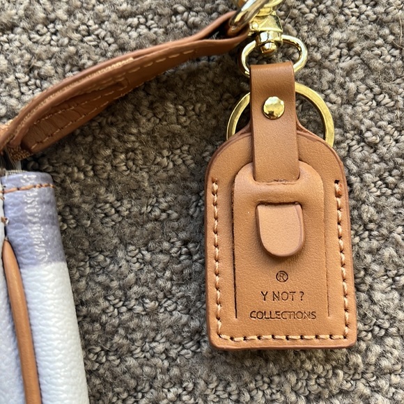 Shoulder Purse - Y Not Collections - Picture 2 of 5